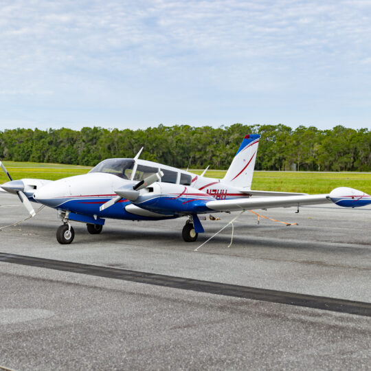 1968 Piper Twin Comanche PA-30 (N7HU)