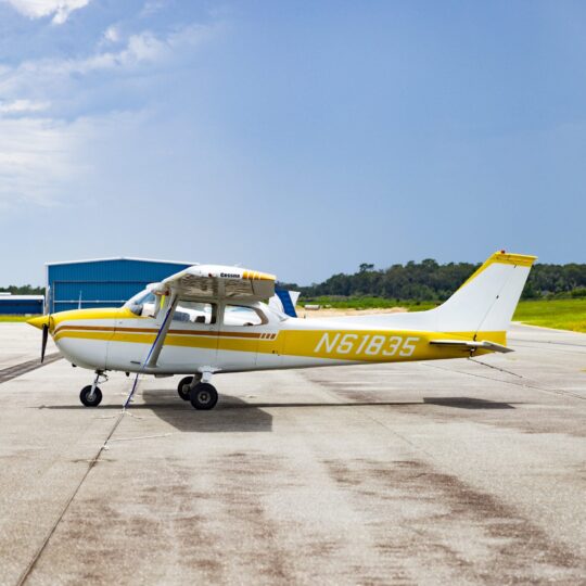 1975 Cessna 172M (N61835)